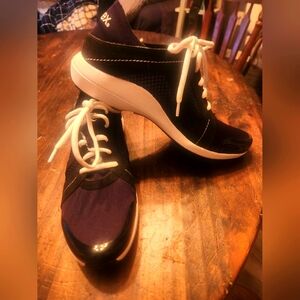 Aetrex sneakers/Sloane black